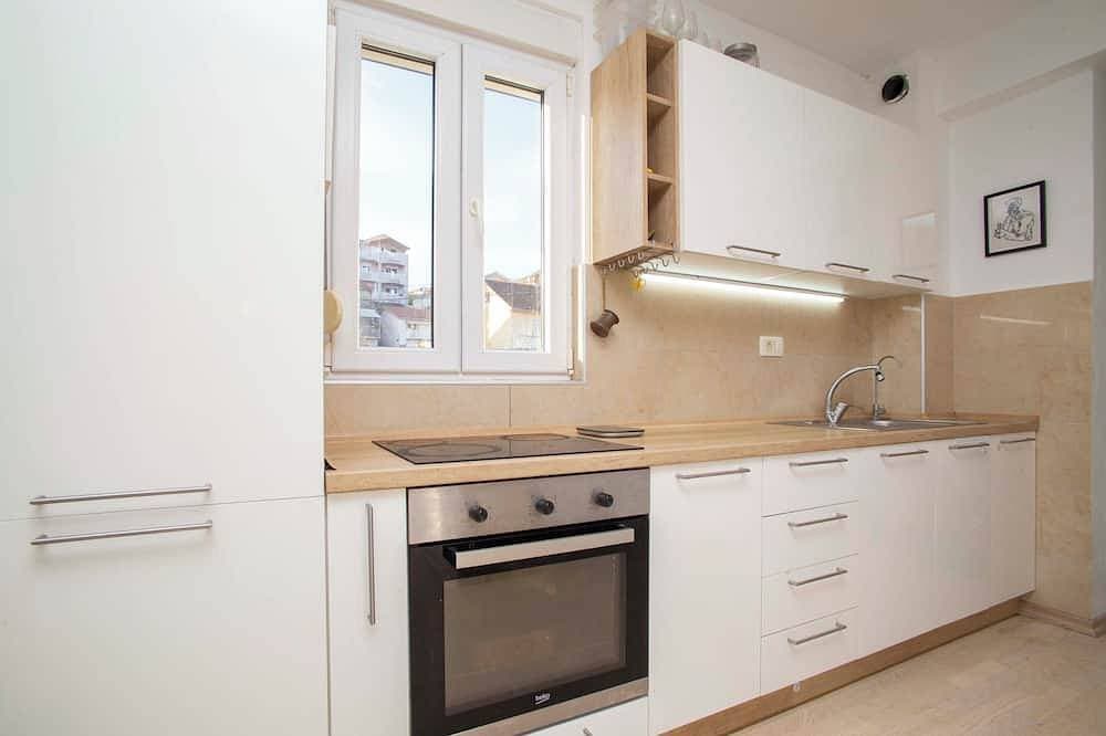 Foto 7 von 9: One Bedroom Apt Near Center with Pool and Garden