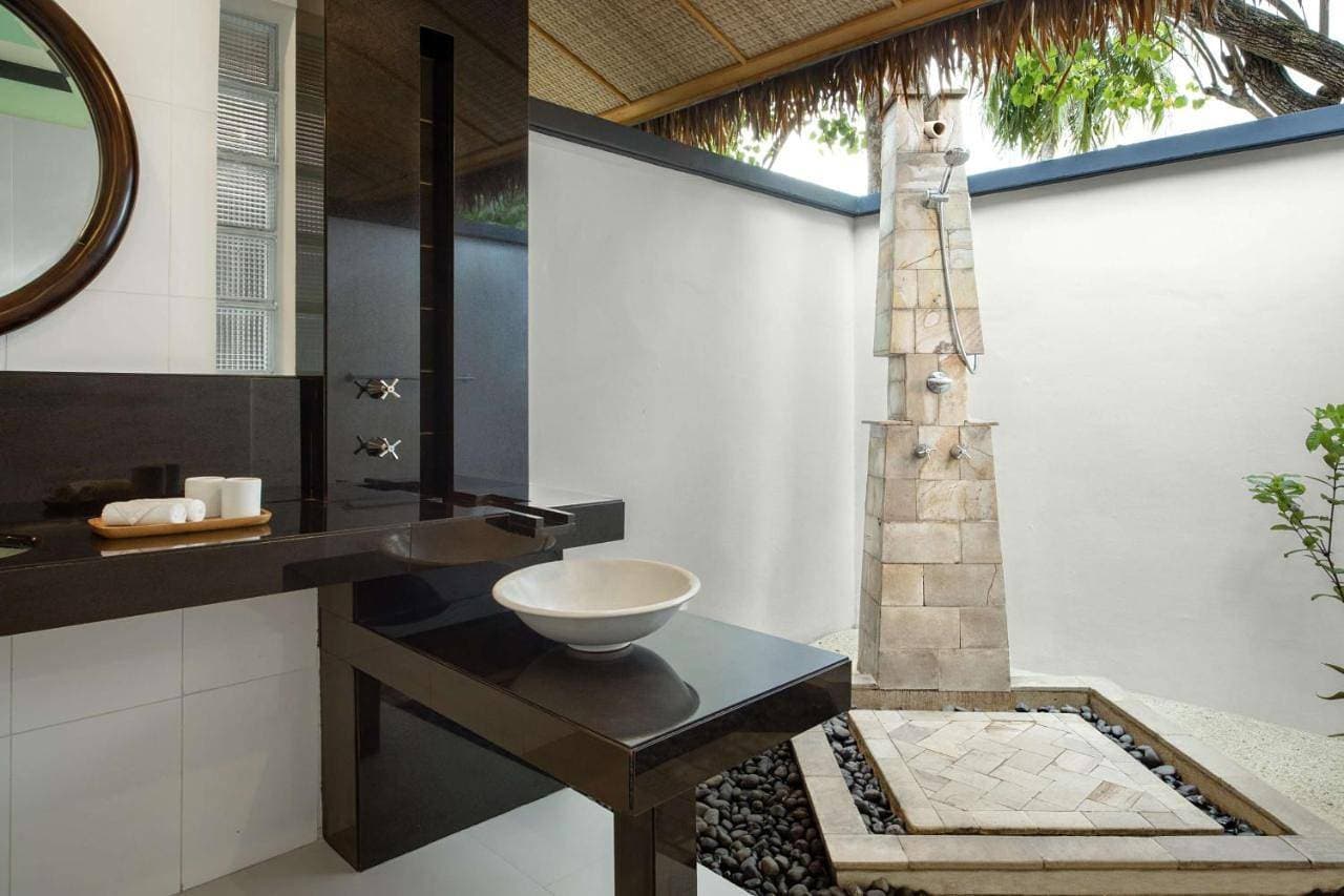 Foto 9 von 10: Beach Front Villa with Free transfer