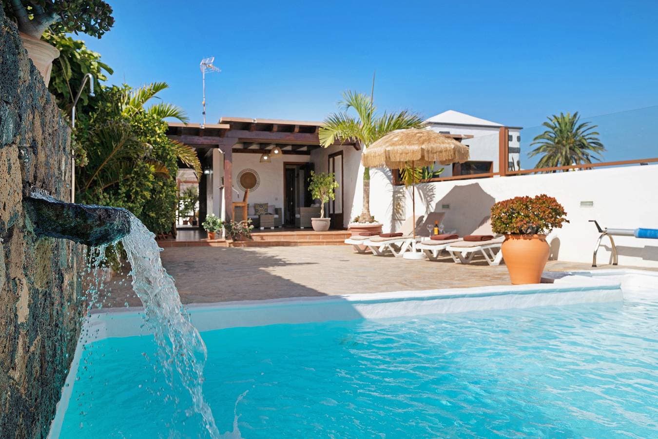 Foto 3 von 22: Ferienhaus „Casa Golondrina“ mit Meerblick, privatem Pool und WLAN