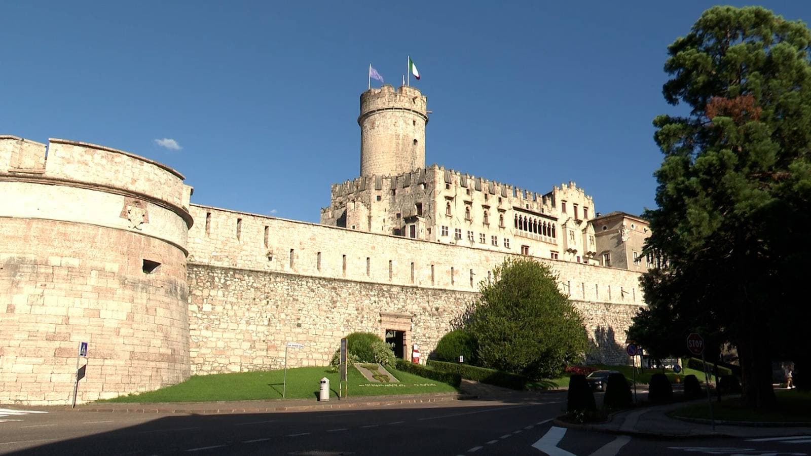 Foto 10 von 20: Zimmer 'Deluxe Castello Livings Trento' mit Wi-Fi