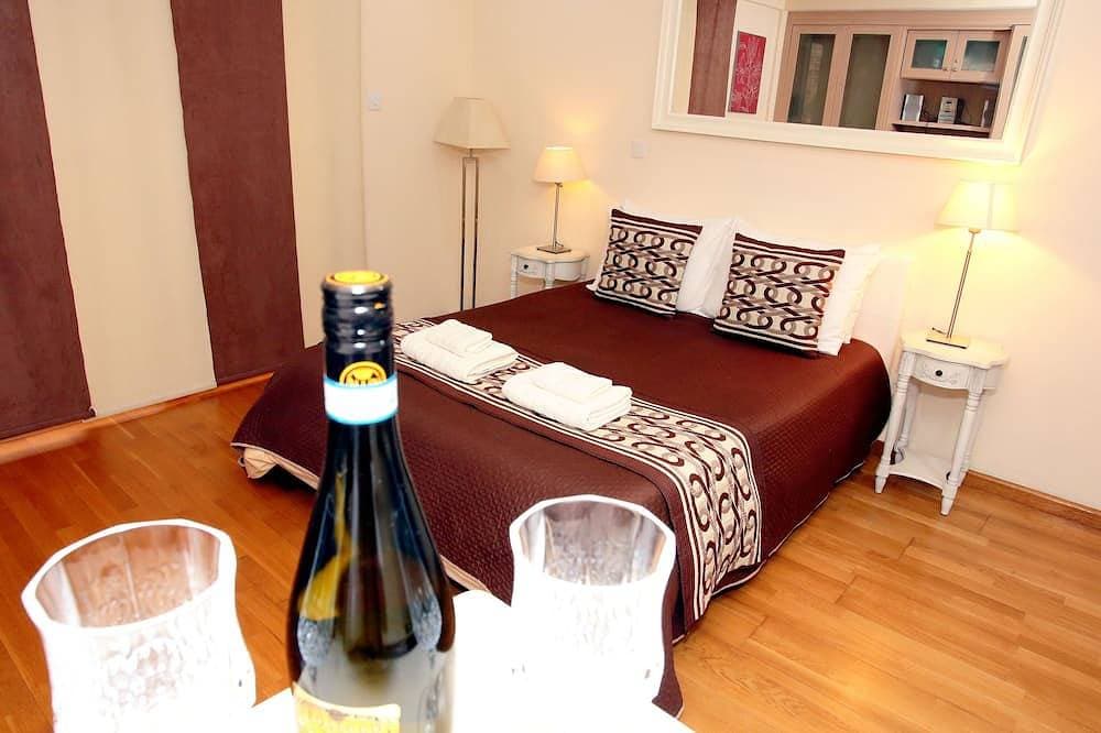 Ithaki Finikoudes Beach Front Apartment, einer der berühmtesten Strände in Zypern 1