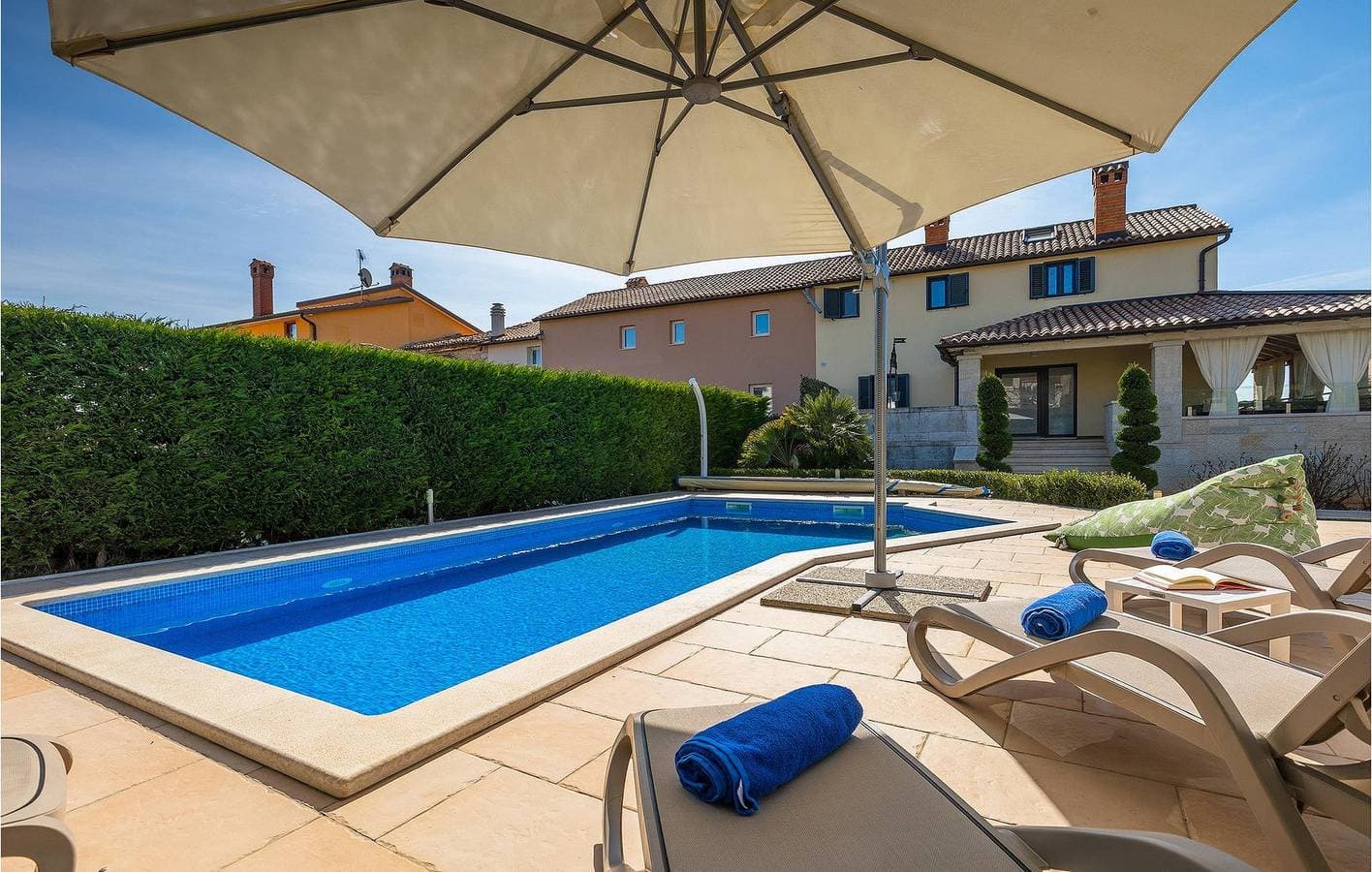Foto 9 von 53: Gemütliche 2-Zimmer-Wohnung mit Pool, WLAN und Parkplatz in der Nähe von Labinci und dem Restaurant Žardin