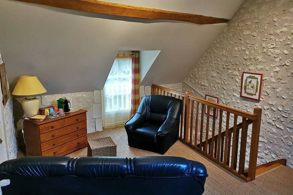 Foto 4 von 7: Detached duplex vacation rental for rent surrounded by wisteria