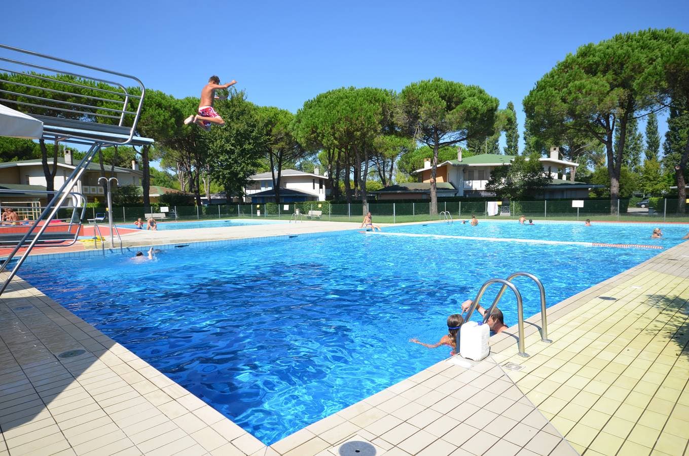 Foto 10 von 32: Ferienwohnung mit Klimaanlage und Pool