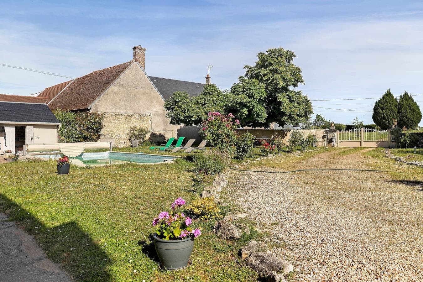 Foto 13 von 26: Bed & Breakfast 'Chambre Lavande' mit Gemeinschaftspool, Garten und WLAN