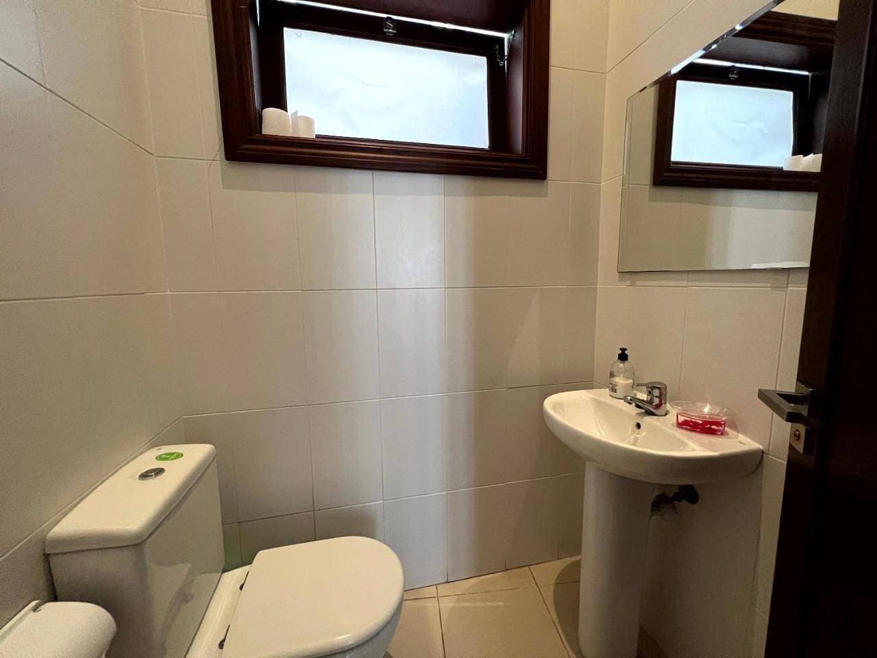 Foto 6 von 14: Twin Room with Shared Bathroom