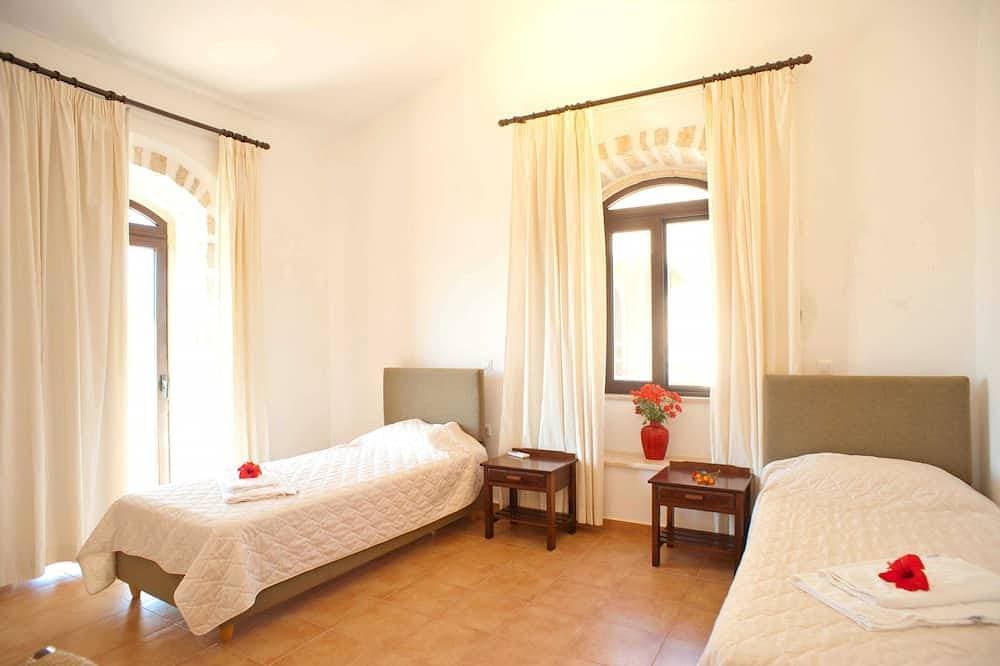 Foto 4 von 23: Stone villa with private pool