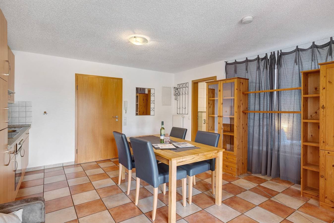 Foto 10 von 18: 1-Zimmer-Ferienwohnung Haus 4 mit Seeblick, Gemeinschaftsterrasse und Wi-Fi