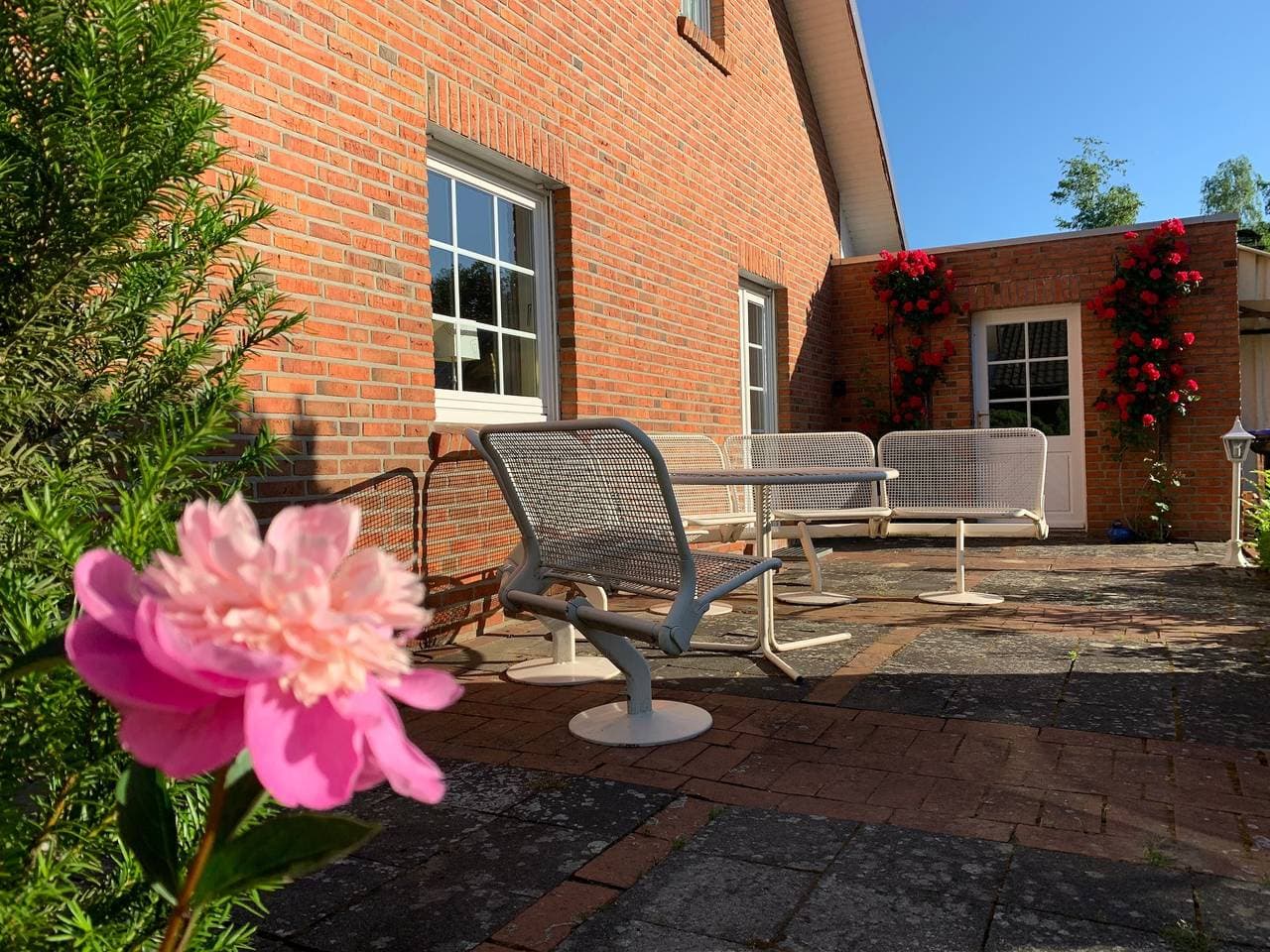 Foto 8 von 45: Ferienhaus am See mit Garten und Terrasse