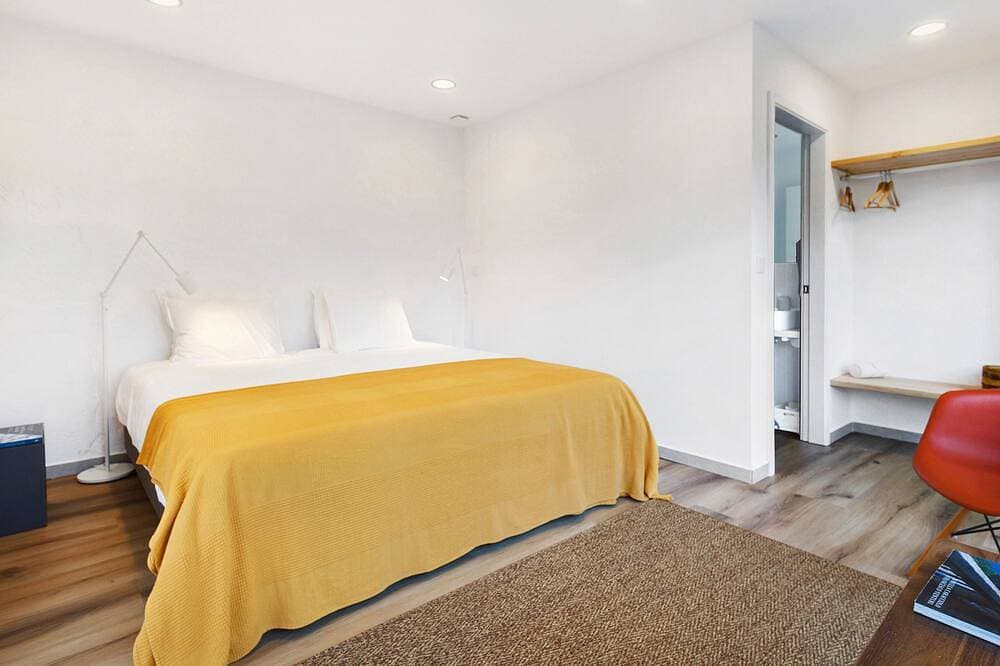Foto 2 von 27: Suite Camélia mit Gemeinschaftspool und privatem Garten