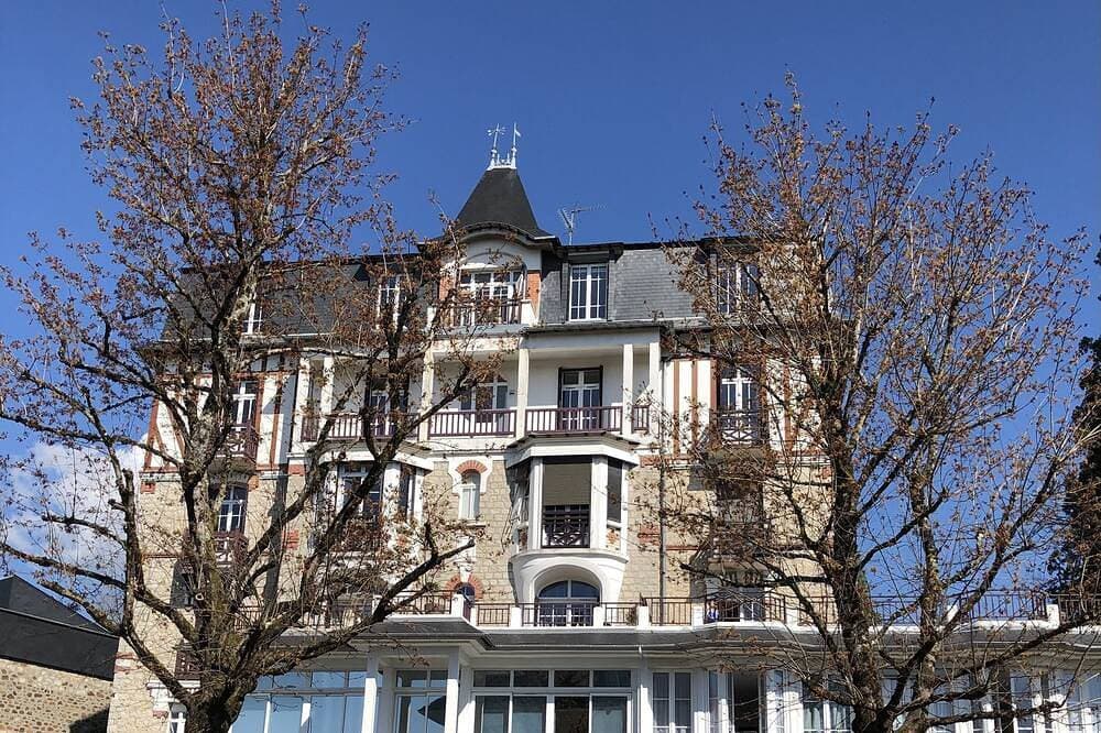 2-room apartment 37m2 facing arboretum park, 700m from the spa and 300m from shops 1
