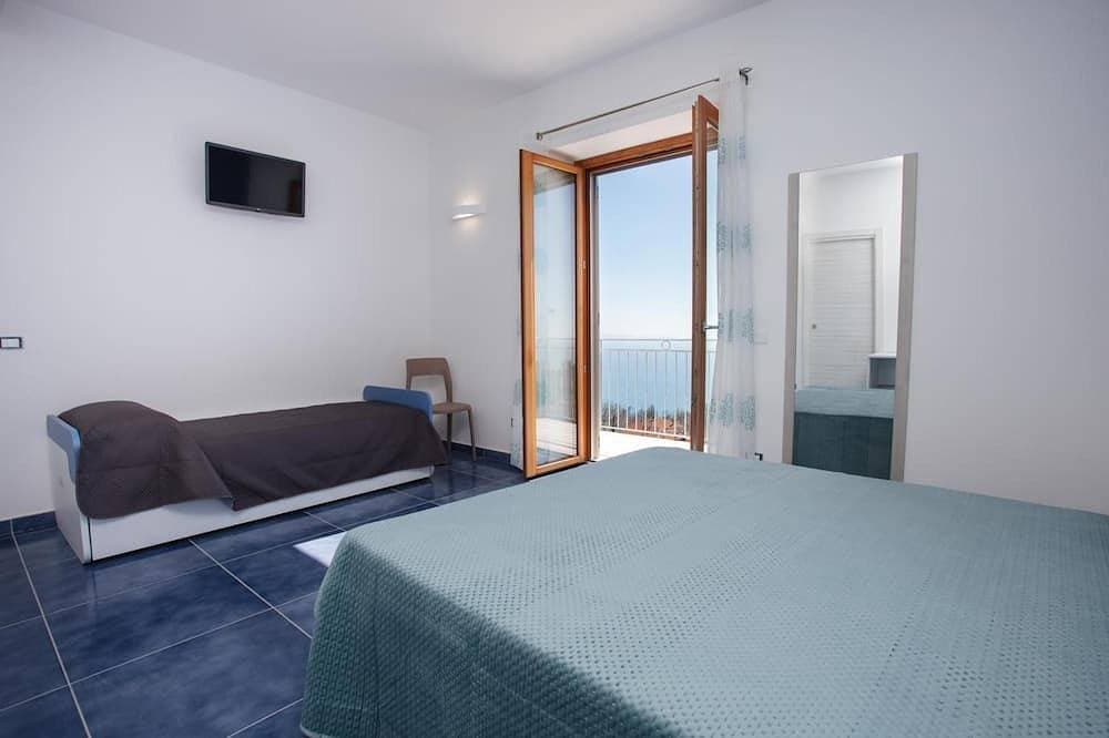 Foto 3 von 17: Zimmer 'Camera Cantare' mit Meerblick, WLAN und Klimaanlage
