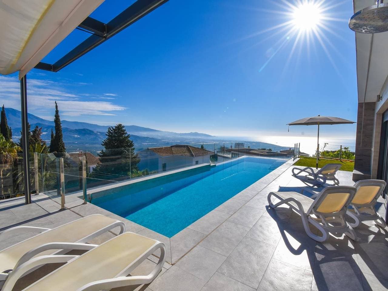 Foto 3 von 26: Moderne Luxusvilla, Meerblick und beheiztem Pool