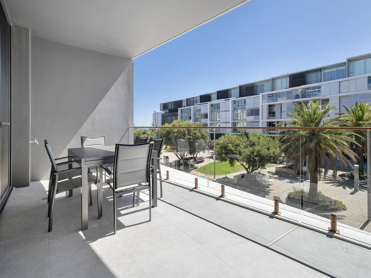 Foto 2 von 39: Fremantle 1-Bed Close to Beach & Shops