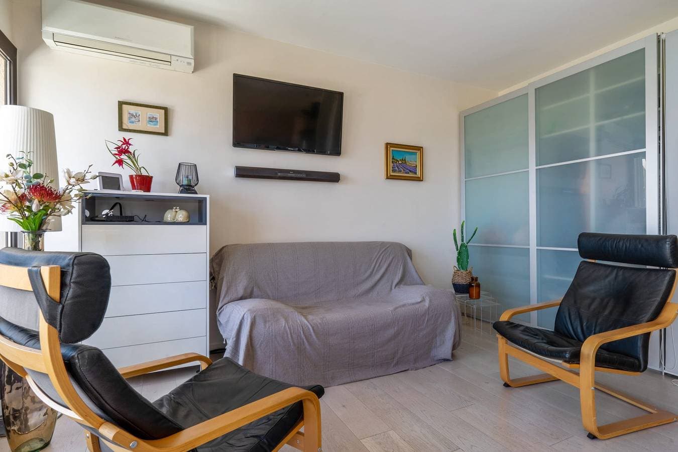 Foto 3 von 12: Wunderschöne und helle Wohnung mit Balkon und Meerblick in Cassis - Welkeys