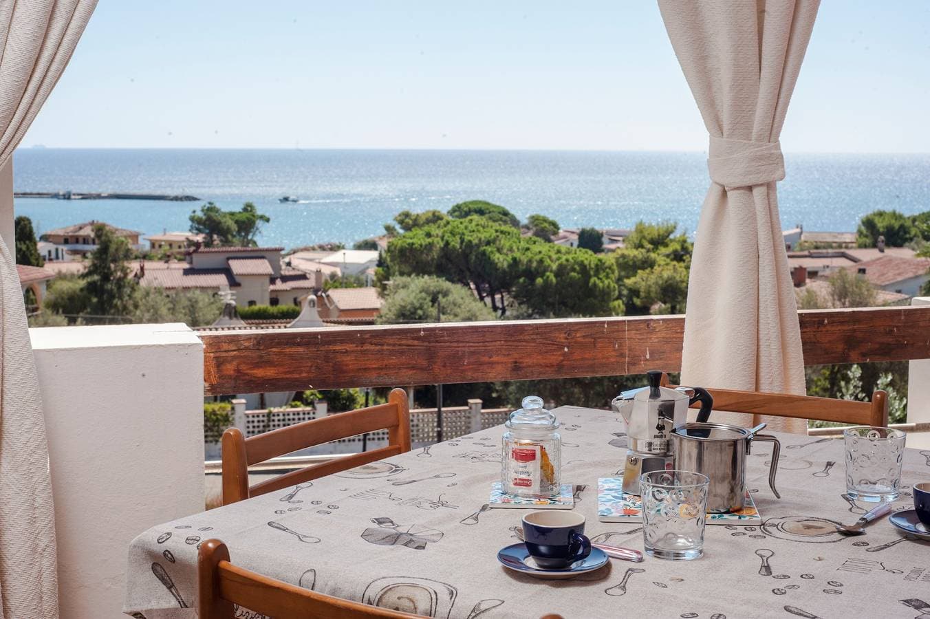 Foto 2 von 27: Ferienwohnung "Vista Mare" in der Nähe dem Strand mit Meerblick, Balkon & Garten