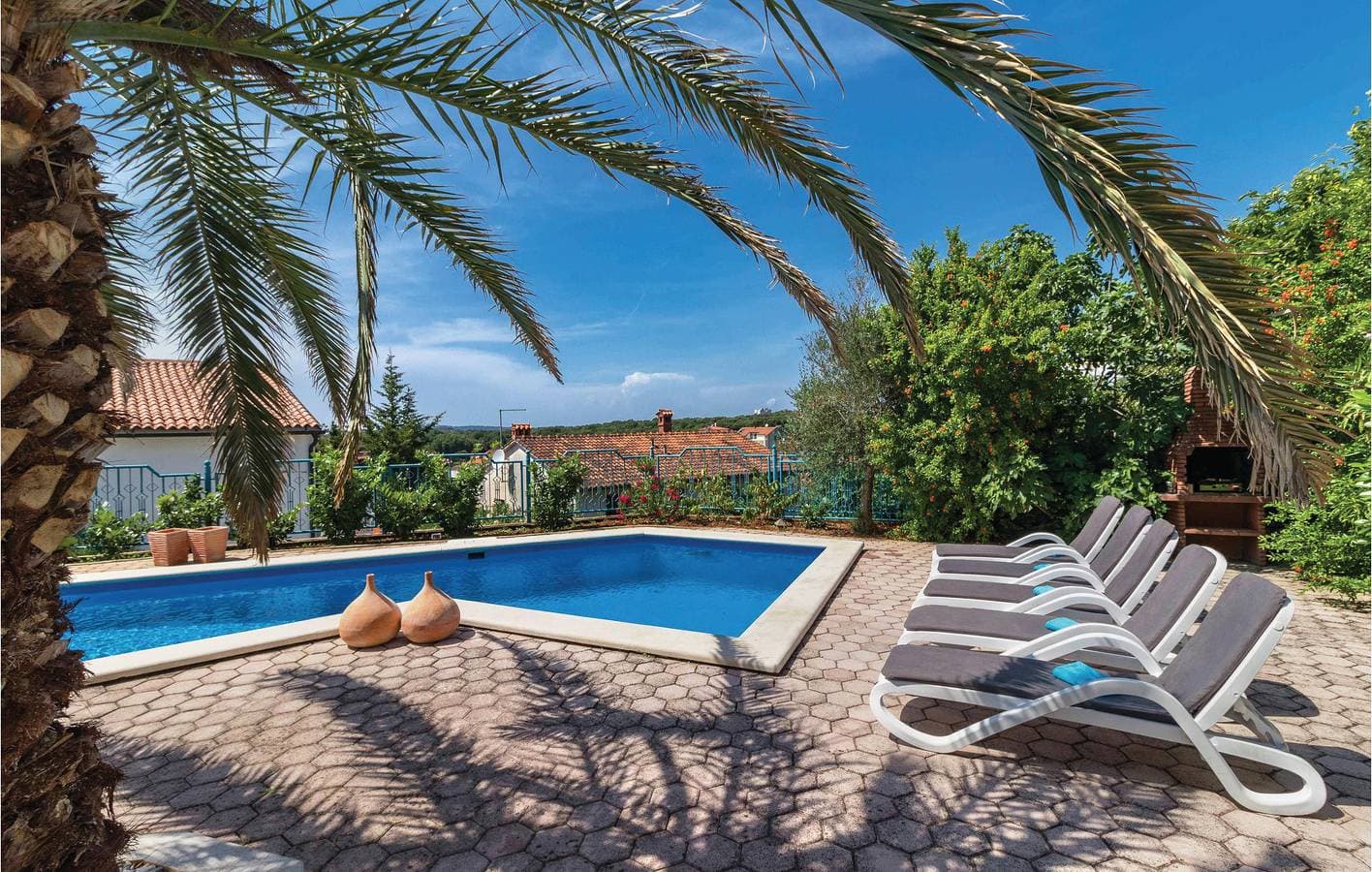Foto 10 von 55: Gemütliche Ferienwohnung mit Meerblick, Pool, WLAN und Parkplatz – 1,5 km vom Strand entfernt