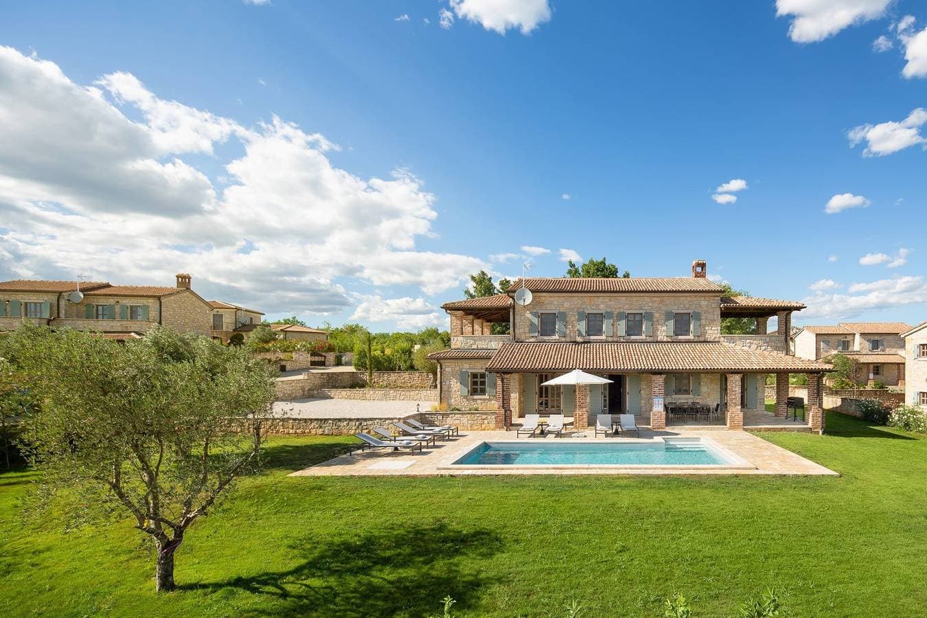 
Rustikale Villa Sylbum mit Pool in Istrien, Panoramablick, tierfreundlich, ruhige Gegend, ideal für... 1
