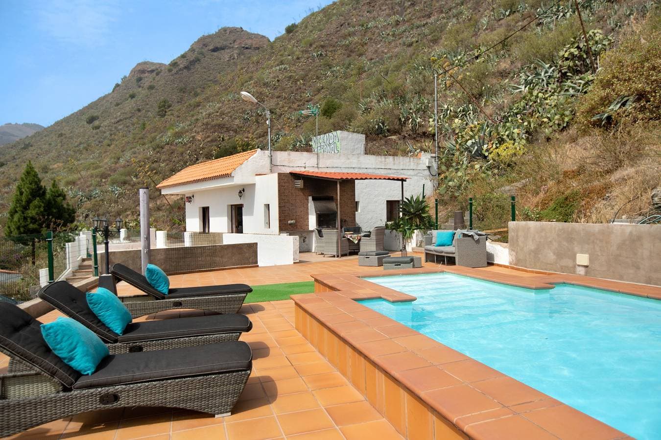 Foto 3 von 28: Ferienhaus La Llave mit Bergblick, Meerblick, Pool, WLAN, Terrassen und Garten