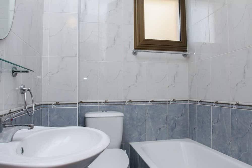 Foto 7 von 18: Herrliche Zwei Schlafzimmern und zwei Badezimmer Wohnung mit großem Pool