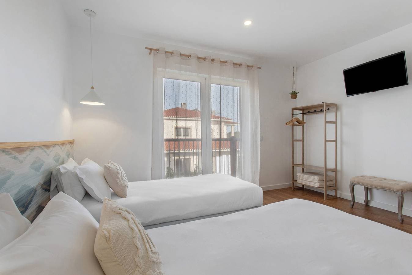 Foto 6 von 38: Zimmer 'Quinta Dos Raposos - Suite Água' mit Gemeinschaftspool, Terrasse und WLAN