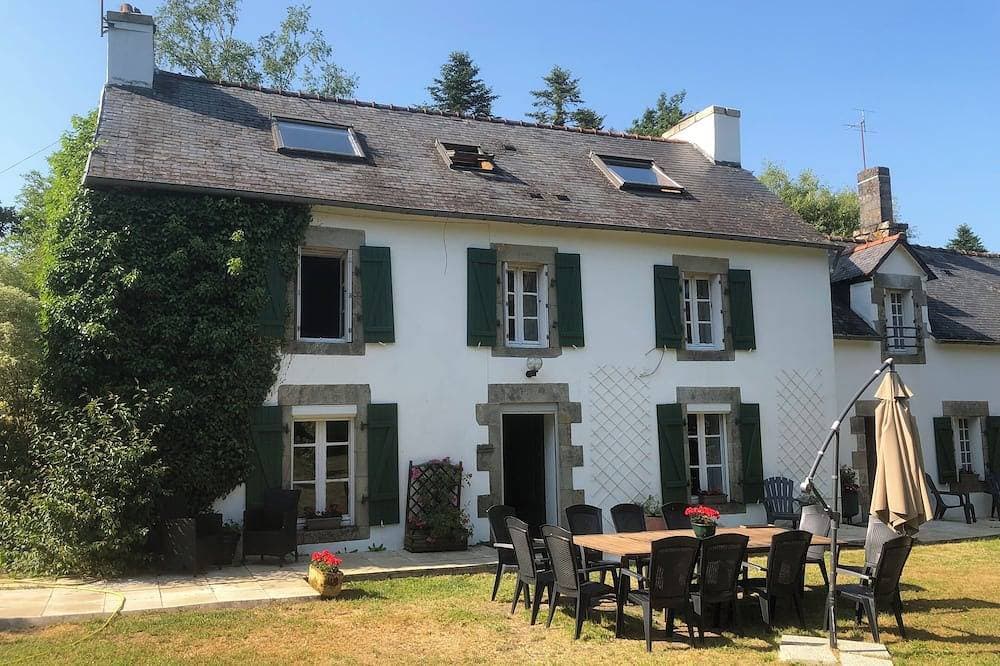 Beautiful Secluded Converted Breton Farmhouse with Pool Generous grounds/gardens 1