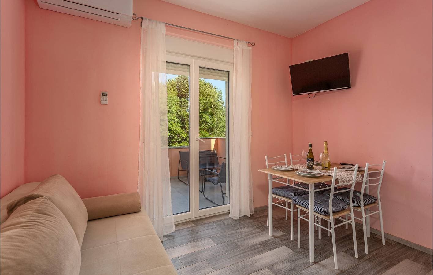 Foto 11 von 38: Gemütliches Apartment mit Meerblick, Terrasse, WLAN und Parkplatz – in der Nähe des Hundestrands