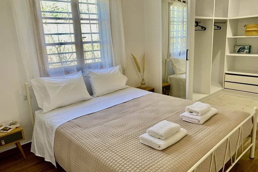Foto 3 von 30: Charming house 8 minutes walk from Almyrida  beach- Parking - Starlink Internet