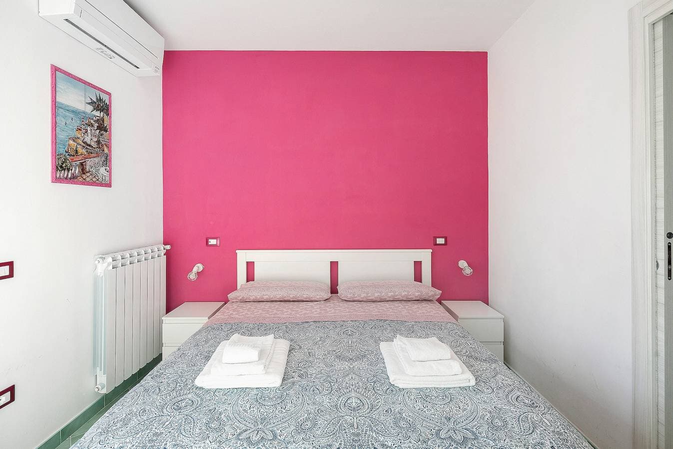 Foto 7 von 29: Zimmer 'Coast 2 Coast - Atrani' mit Meerblick, WLAN und Klimaanlage