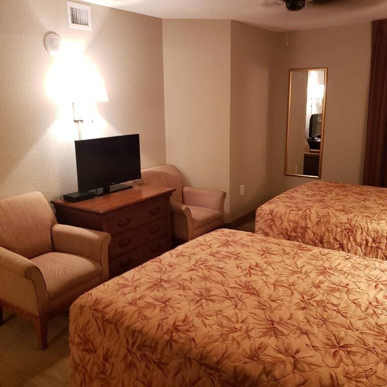 Oceanfront Gem Clean 1080sf New Furniture, Beds, Carpet Free WiFi Cable Gym Park 1