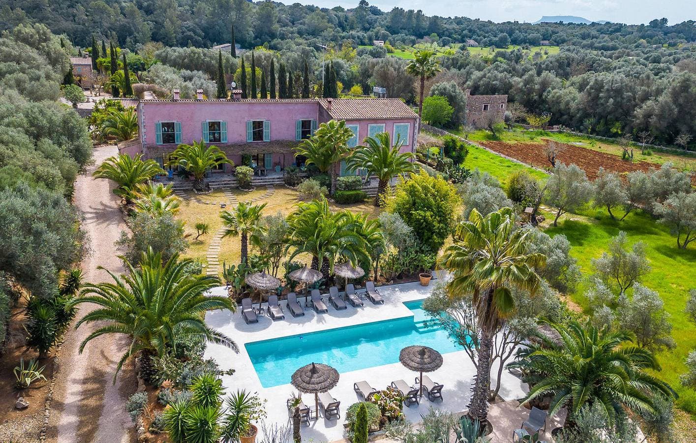 Jornets Terrassenrückzug mit Pool und Grill 1