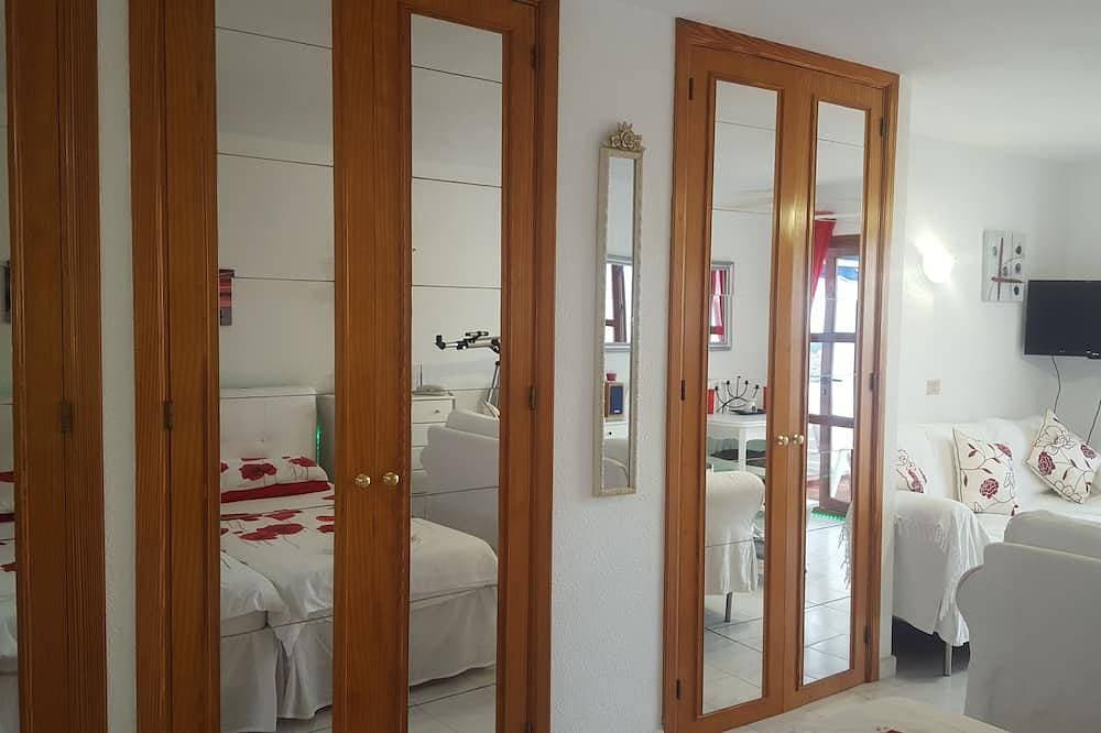 Foto 3 von 27: Schönes Studio-Apartment mit spektakulärem Meerblick und Speisen im Freien