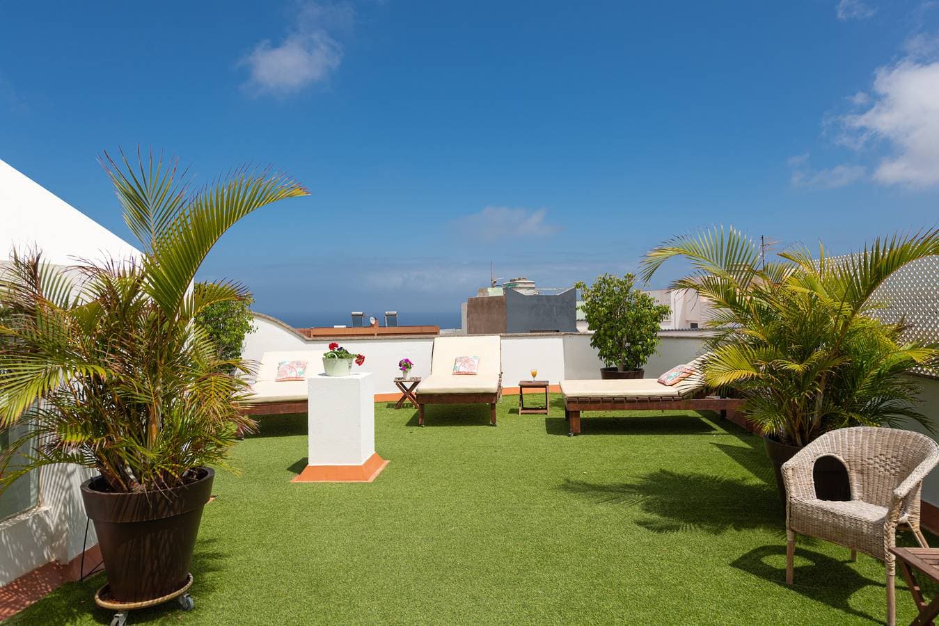 Foto 7 von 55: The Yellow House - Solarium - Climatized Pool