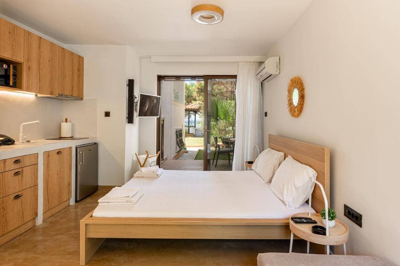 Alkis Guest House by AegianKazarte 1