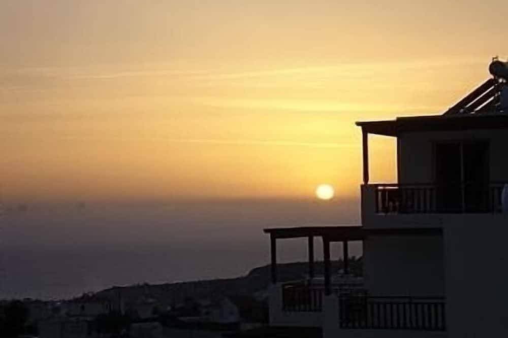 Foto 6 von 11: Amazing panoramic ocean views, large sunny terrace.