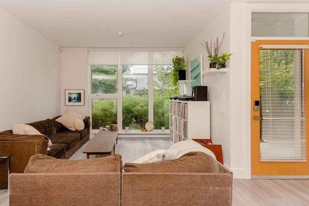 Foto 11 von 32: Atemberaubendes modernes Stadthaus, 4 Schlafzimmer, 2 Bäder & Terrasse in bester Lage der Stadt