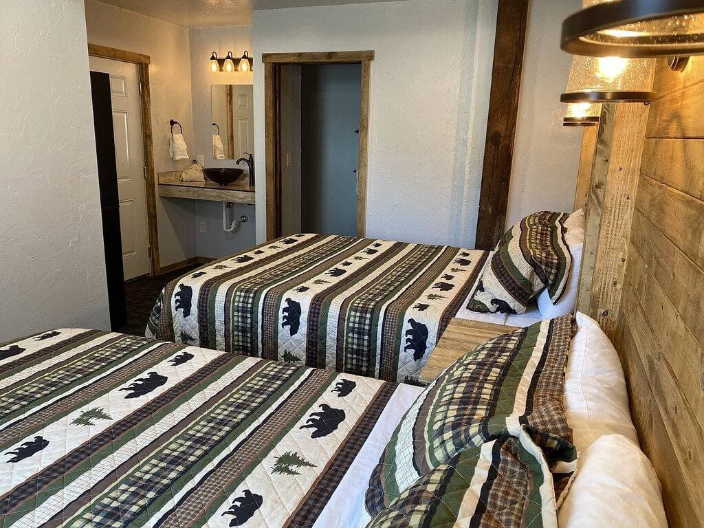 Foto 9 von 11: Fall Trailside Hotel 102: Sleeps 2, 1Br 1Ba Grill Laurel Highlands