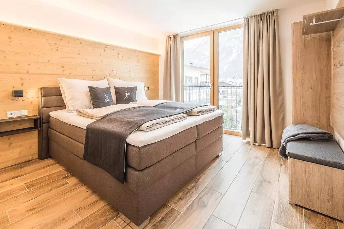 Foto 6 von 15: Ferienwohnung 'Superior Xl- 2 Left' mit Bergblick, Gemeinschaftspool und WLAN