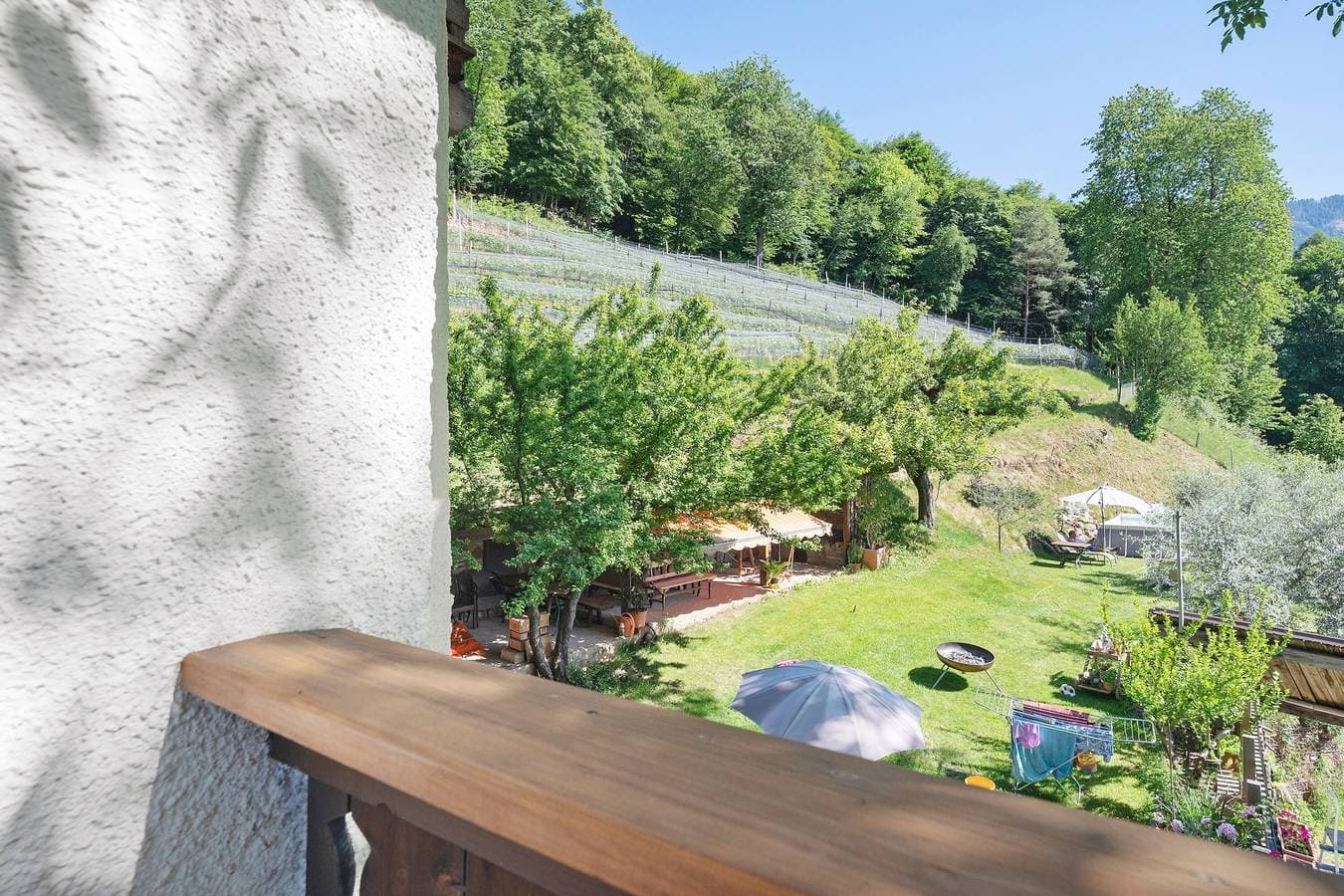 Foto 8 von 36: Zimmer 'Rienznerhof Landruhe Nr. 3' mit Bergblick, Gemeinschaftsterrasse & WLAN
