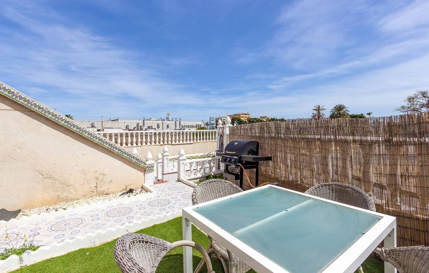 Foto 11 von 23: Gemütliches 70 qm Apt mit Pool, Terrasse und WiFi