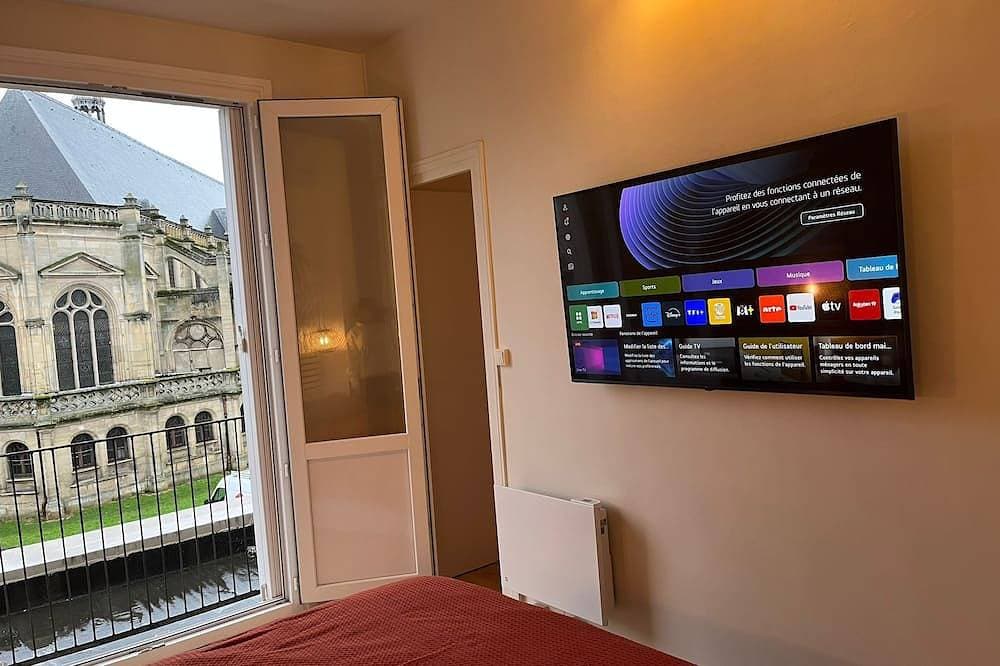 Foto 2 von 12: Cosy T2, Notre-Dame church view, downtown, new
