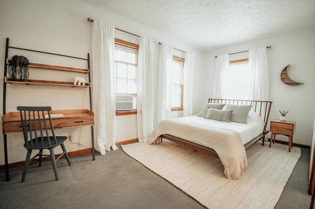 Foto 5 von 11: Completely remodeled 2 bedroom apartment in Portland's West End