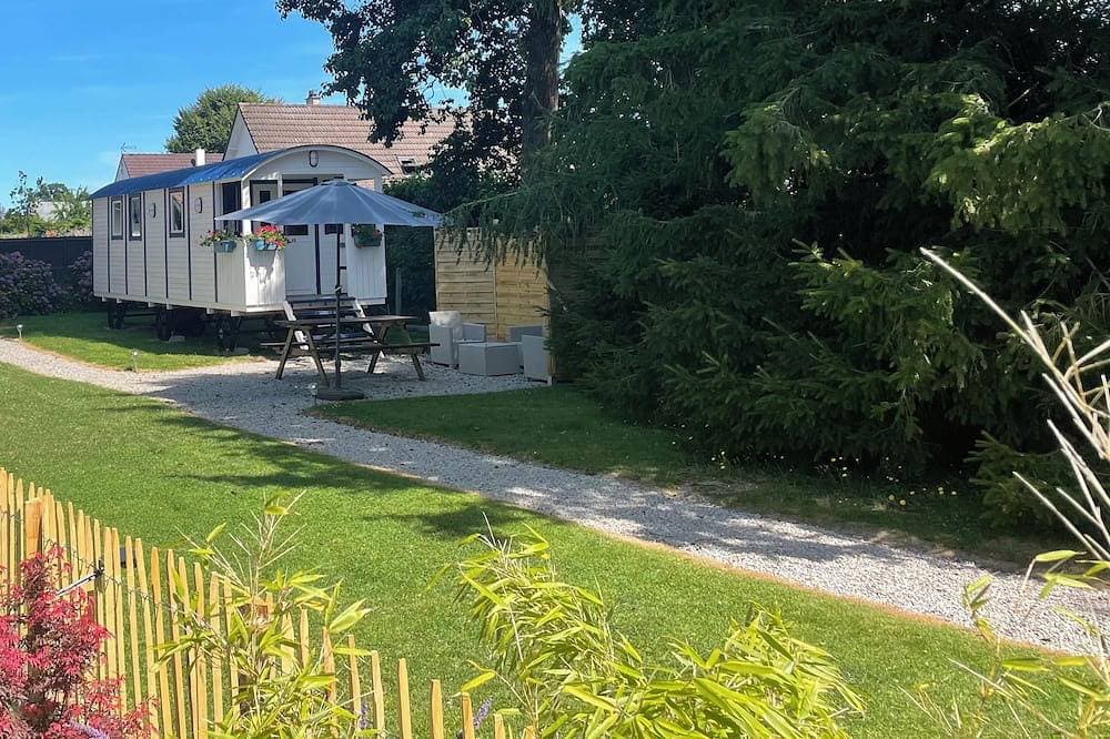 Cozy Travel Trailer in Normandy 1