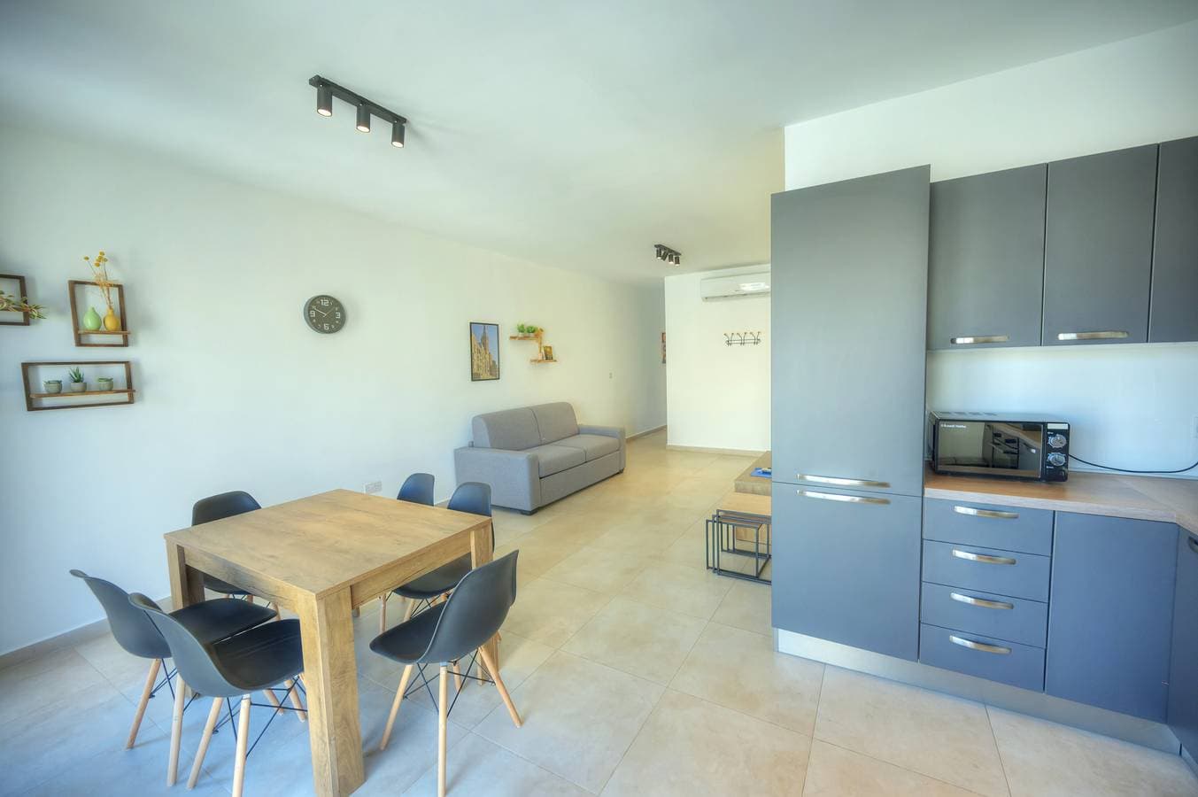 Foto 3 von 26: Ferienwohnung für 6 Personen mit Balkon