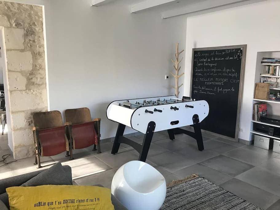 Maison lumineuse avec salon ouvert sur l'extérieur 1