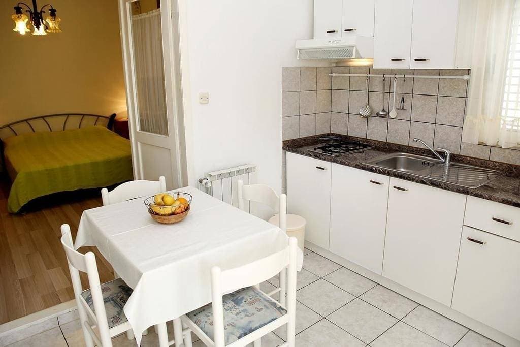 Foto 2 von 25: Ferienwohnung in Vodice mit Terrasse, Klimaanlage, W-Lan, (4382-2)