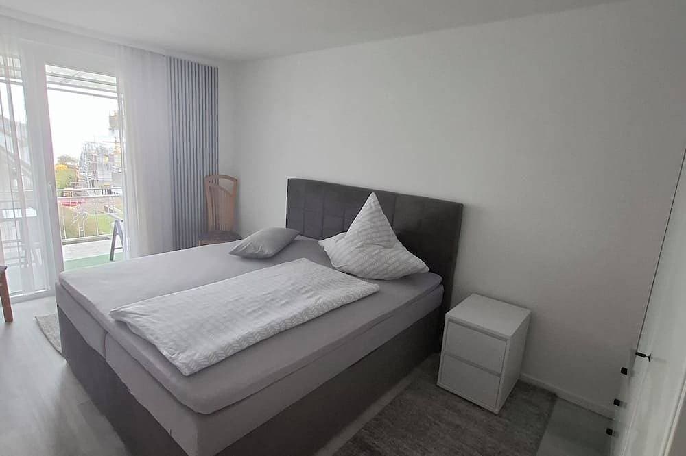Foto 2 von 10: Seesicht & Privatstrand: Moderne Ferienwohnung in Seenähe
