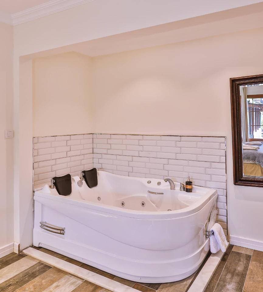 Foto 11 von 16: Junior Suite with Jacuzzi