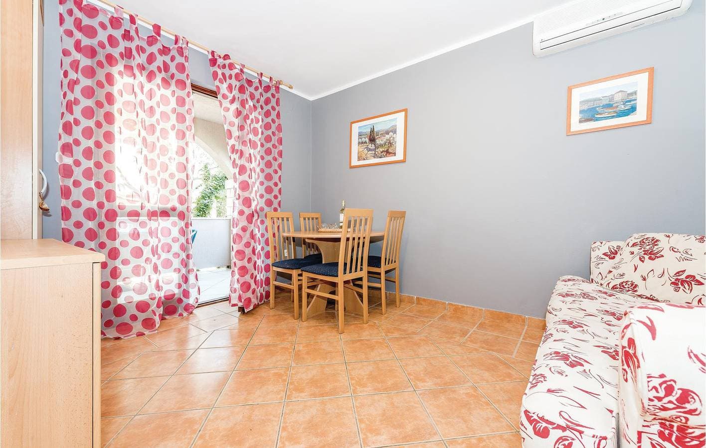 Foto 10 von 24: Gemütliche Ferienwohnung mit Terrasse, 200 m vom Strand Camp Vala entfernt