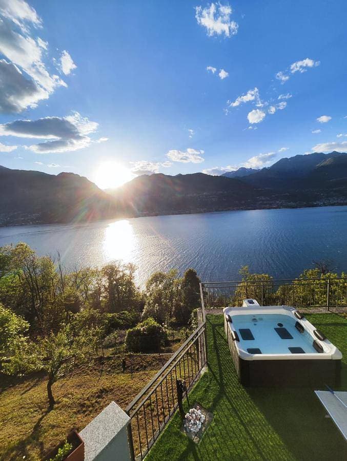 LAGUNA BLU - Villa da sogno con idromassaggio panoramico sul Lago di Como 1